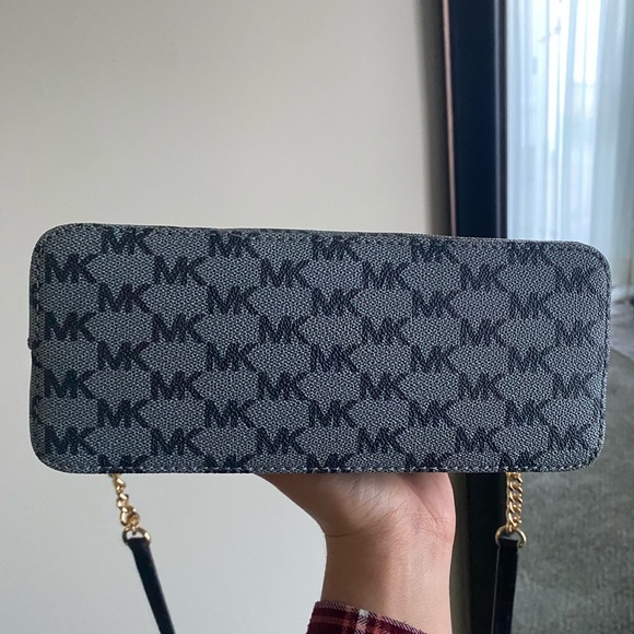 SOLD Michael Kors Crossbody - Picture 3 of 6